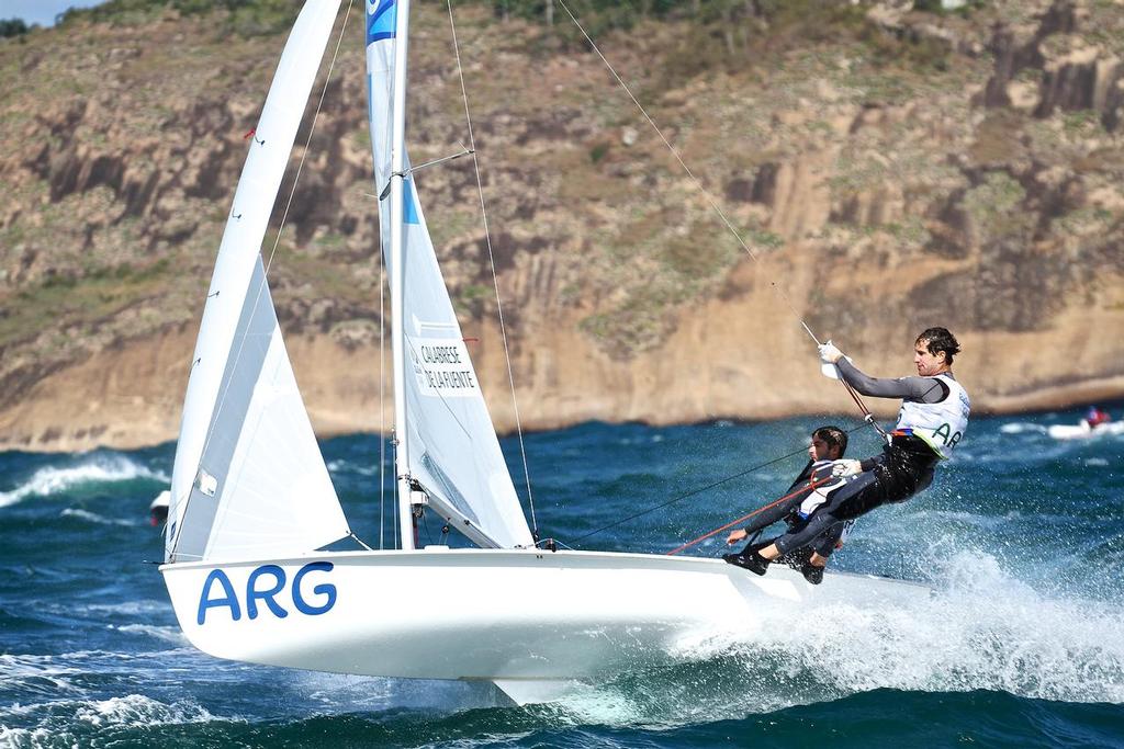 Argentinian Mens crew head for finish © Richard Gladwell www.photosport.co.nz